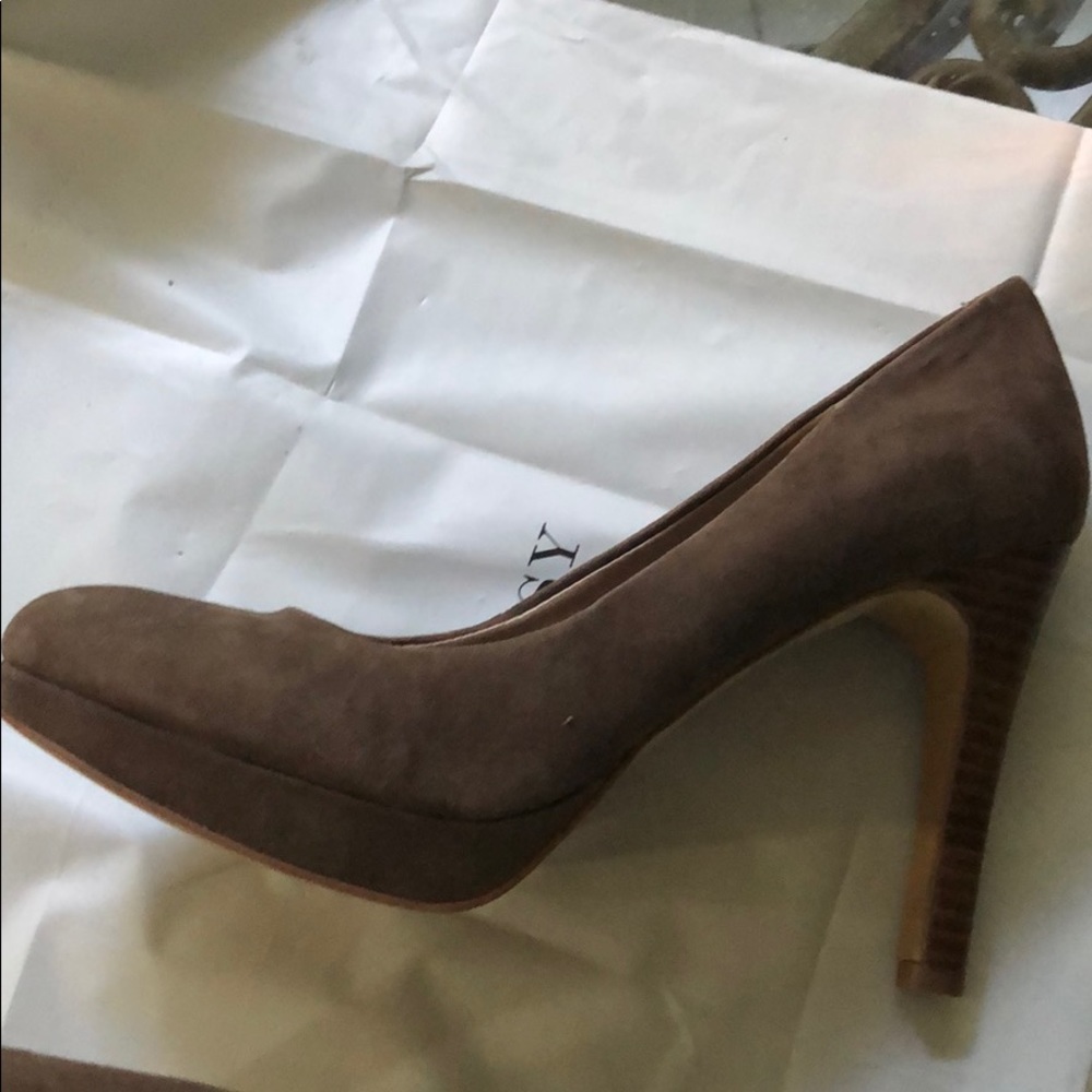 Light Brown Suede Heels Banana Rebulic Size 7.5
